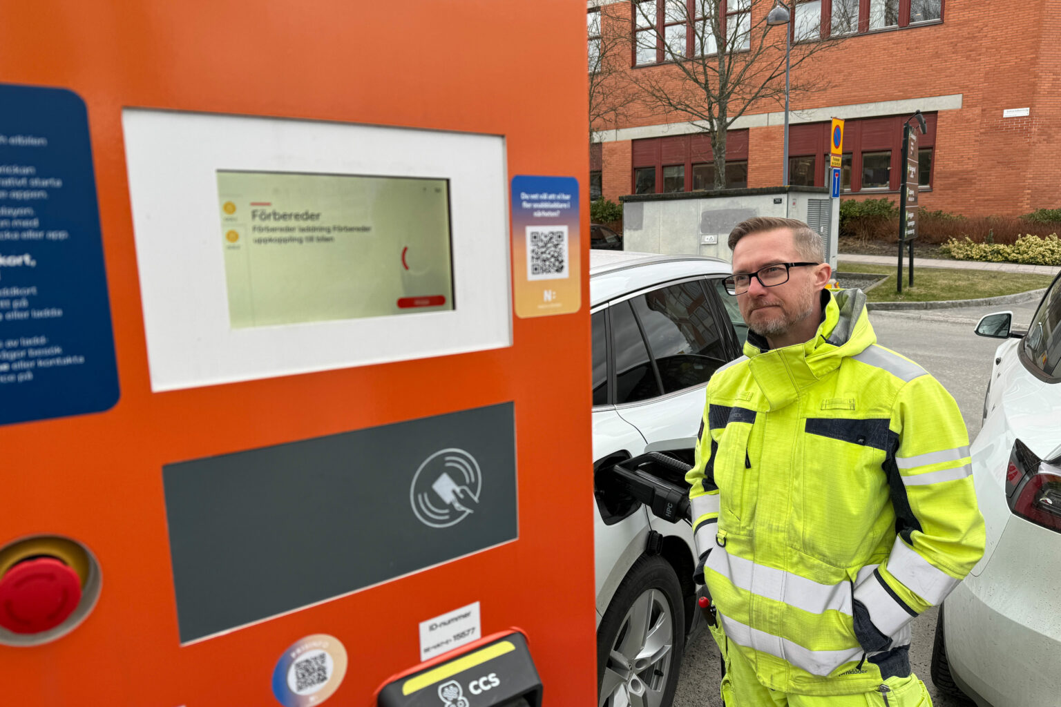 Han fixar snabbladdarna: ”Regn eller snö kan förstöra komponenterna ...