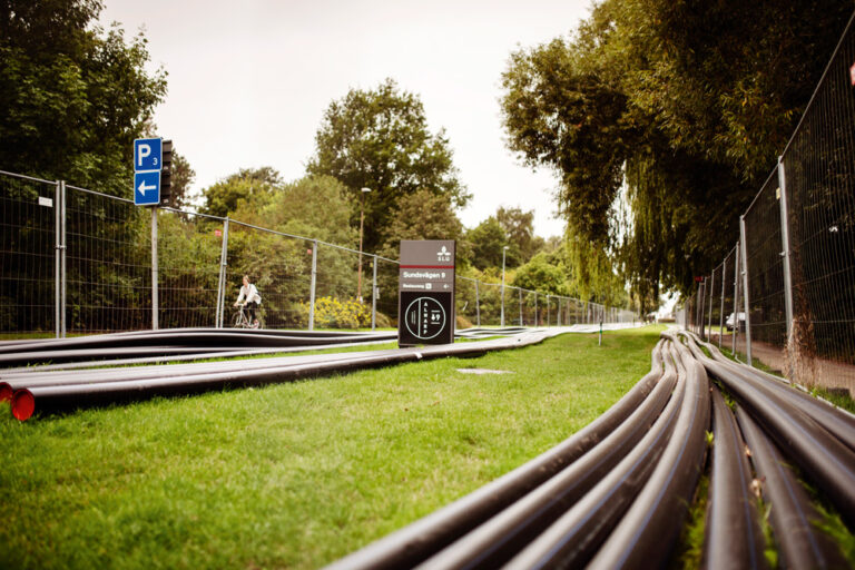 Energin hämtas från Alnarpsströmmen, som sträcker sig från Landskrona till Ystad, via Alnarp. För det krävs många löpmeter kulvertrör. Foto: Jenny Leyman